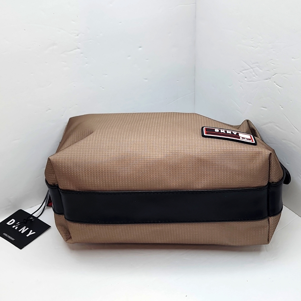DKNY TOILETRY TRAVEL BAG - Picture 6 of 13